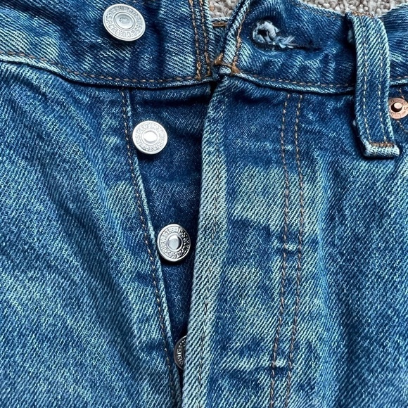 LEVIS  short 501 size W30 - Picture 3 of 10